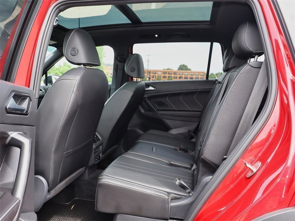 2024 Volkswagen Tiguan SE R-Line Black photo 16