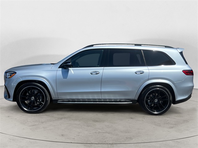 2025 Mercedes Benz GLS 580 4MATIC photo 2