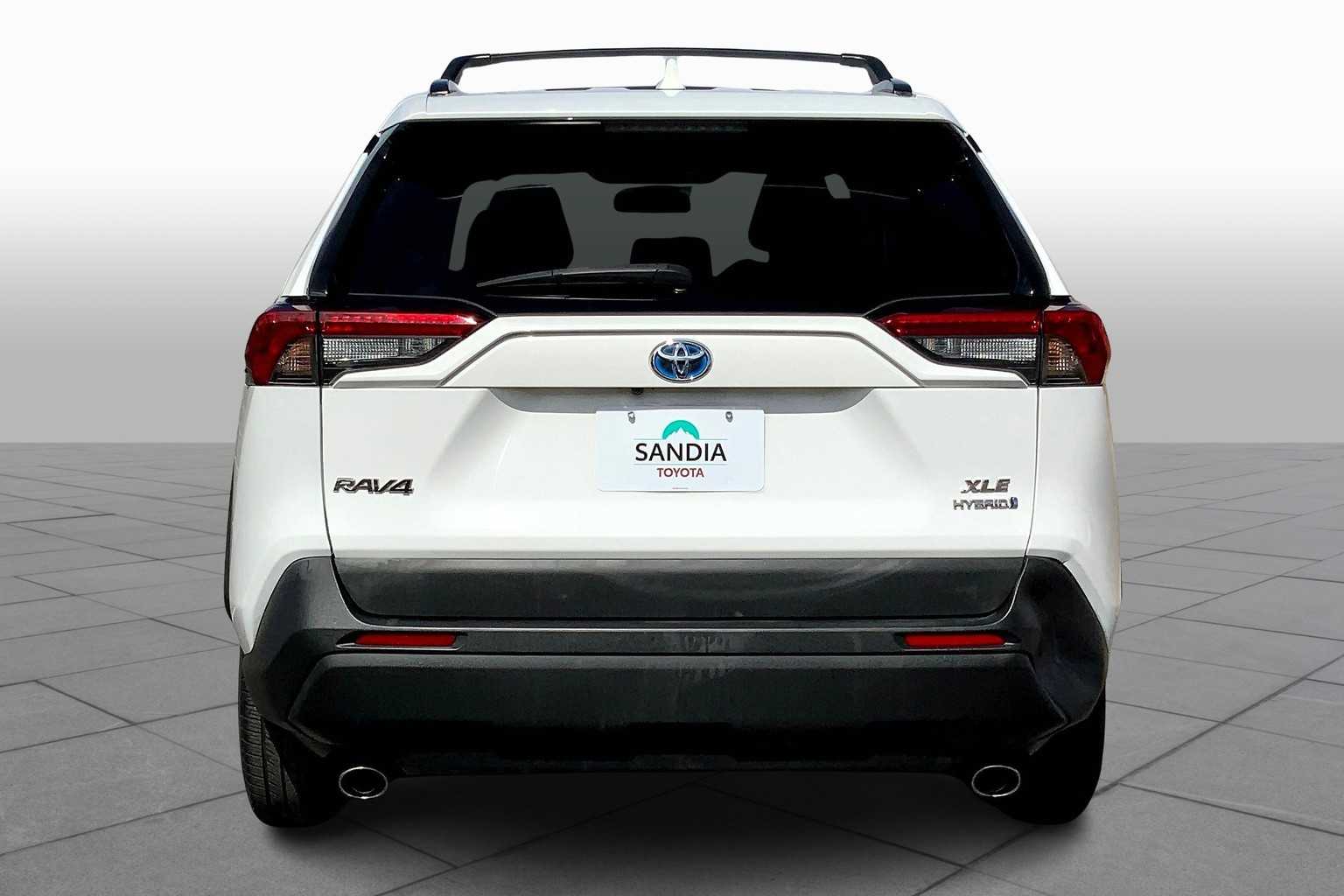 2021 Toyota RAV4 Hybrid XLE photo 4