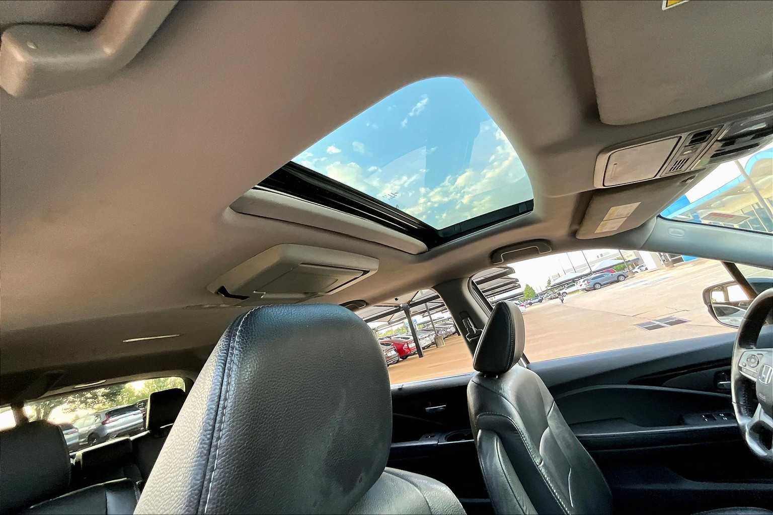 2022 Honda Pilot Touring photo 13