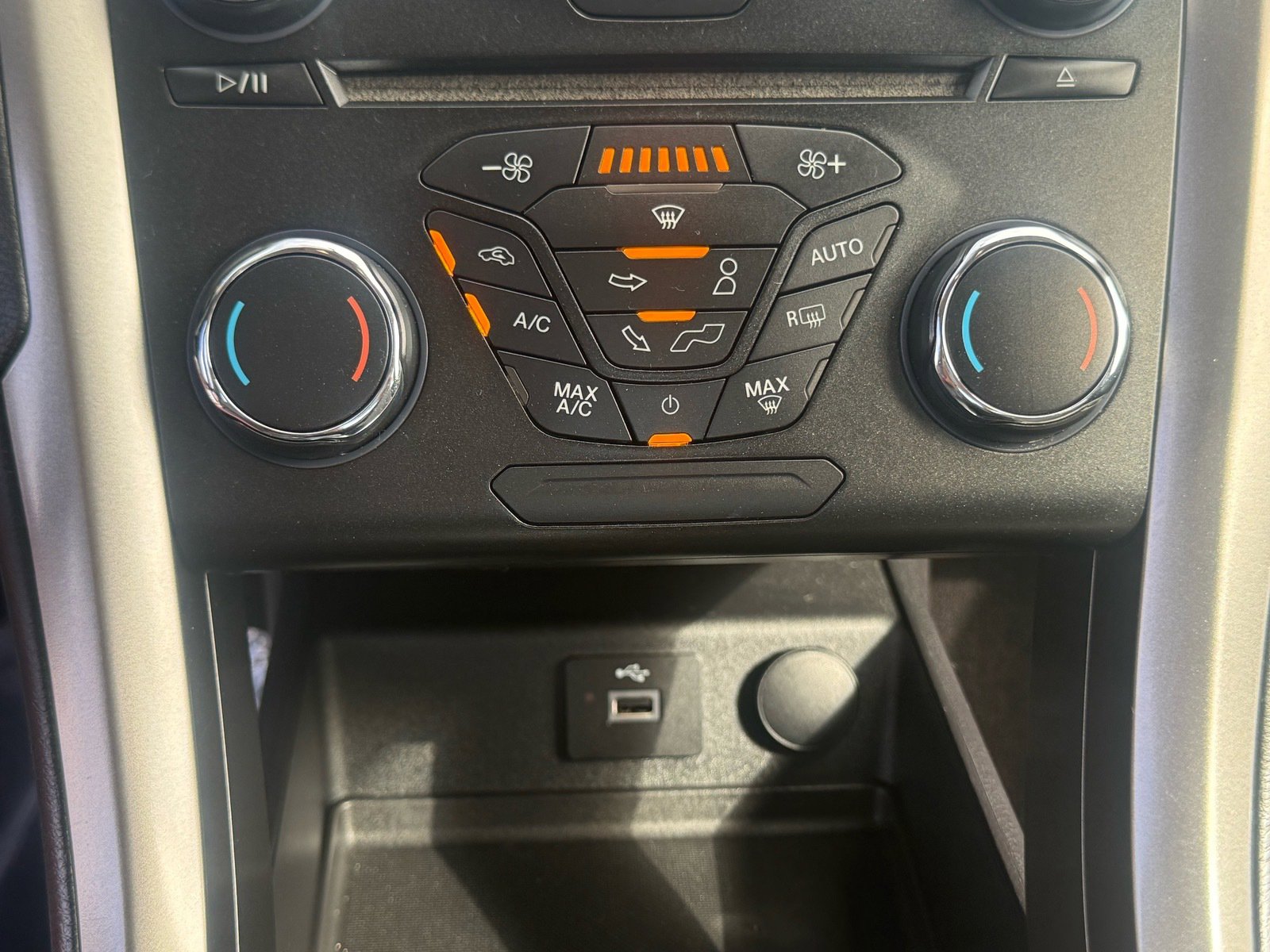 2018 Ford Fusion Hybrid S photo 26