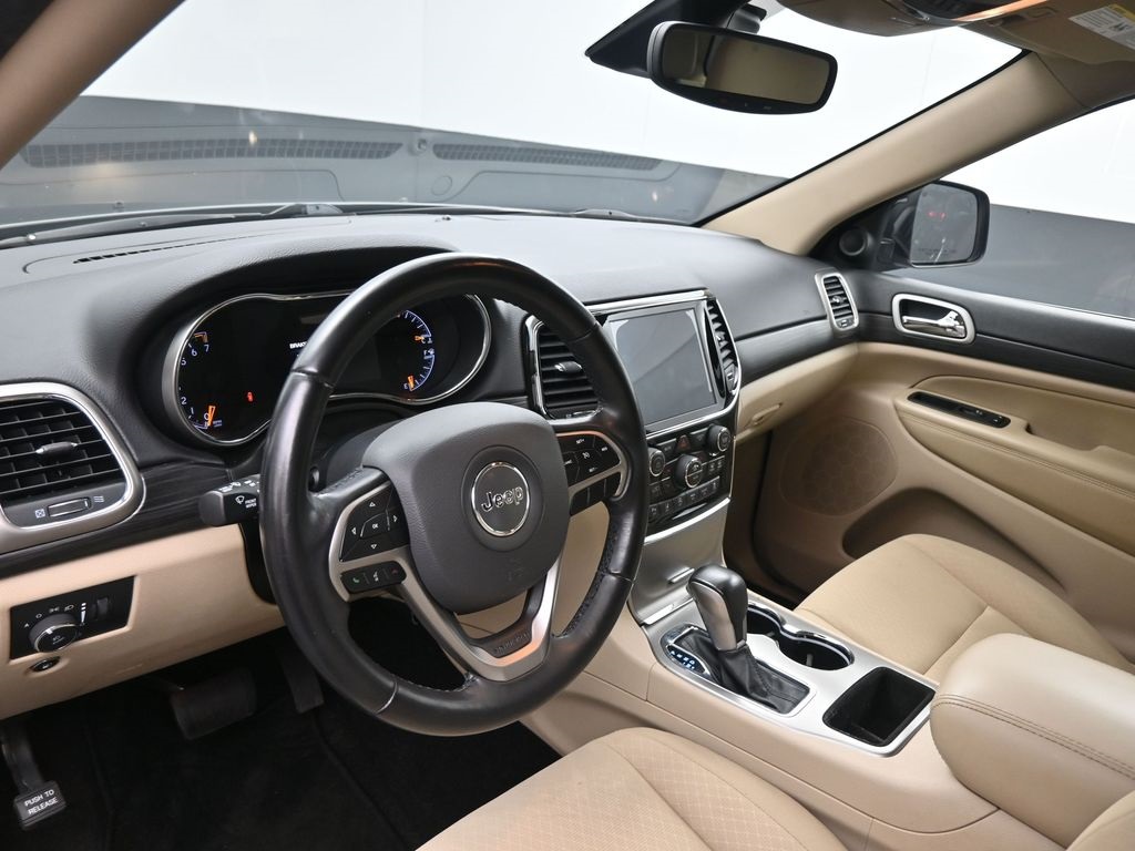 2022 Jeep Cherokee Laredo photo 23