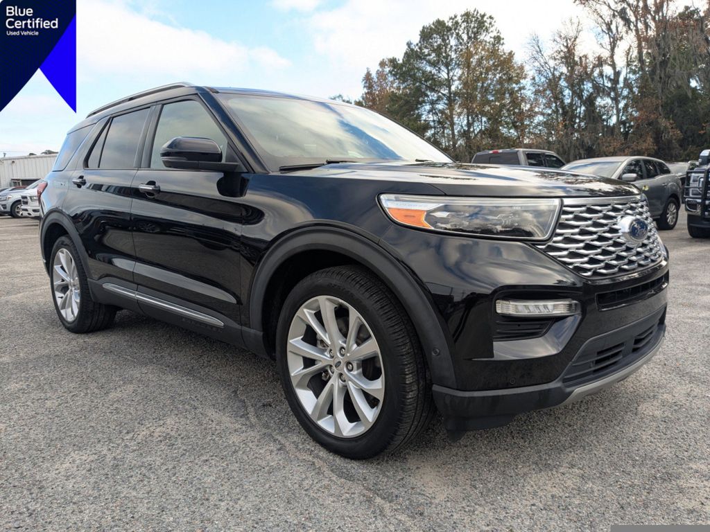 2022 Ford Explorer Platinum's photo