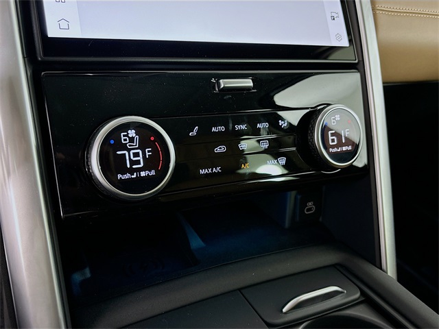 2025 Land Rover Discovery Metropolitan Edition photo 16