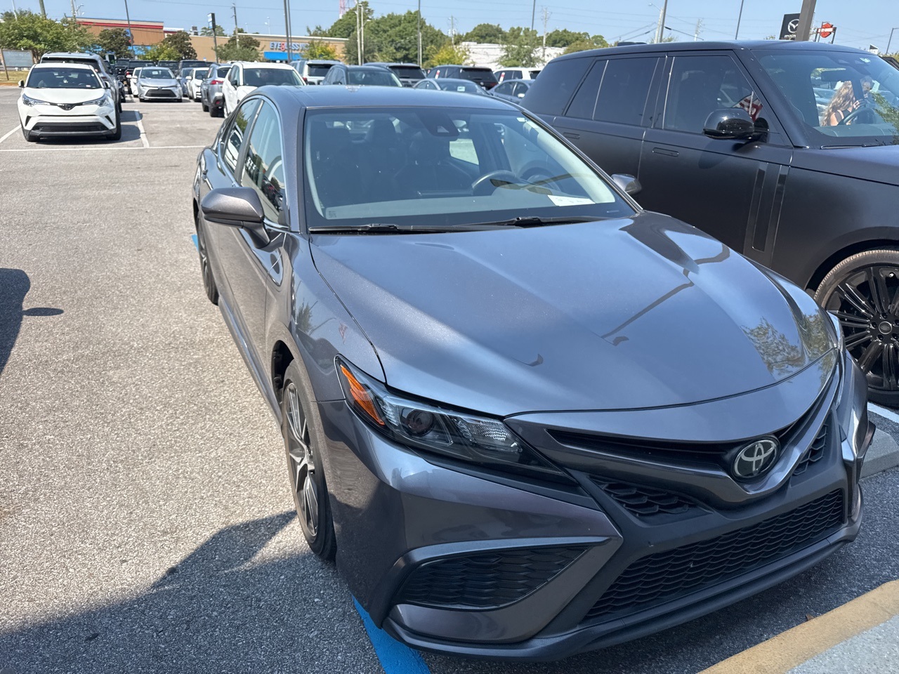2021 Toyota Camry SE photo 3