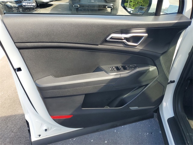 2026 Kia Sportage Hybrid LX photo 4