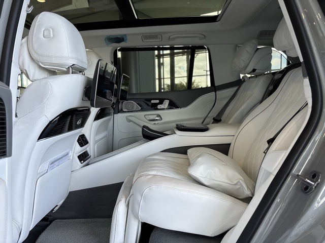 2025 Mercedes Benz GLS Maybach 600 4MATIC photo 15