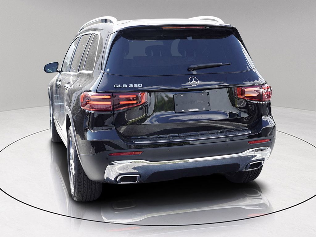 2026 Mercedes Benz GLB 250 photo 4