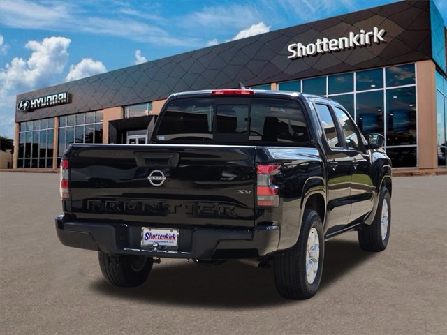 2022 Nissan Frontier SV Crew Cab photo 4