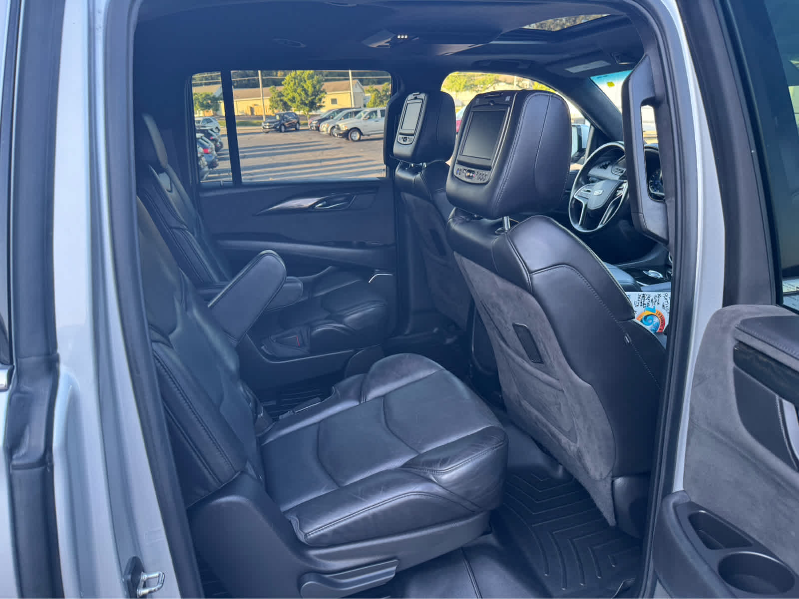 2017 Cadillac Escalade ESV Platinum photo 25