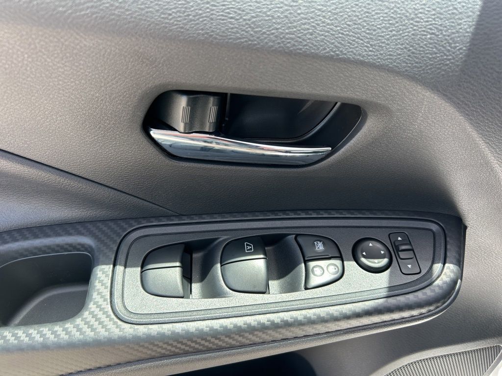 2025 Nissan Versa SV photo 11