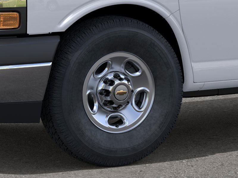 2025 Chevrolet Express Passenger 3500 photo 8