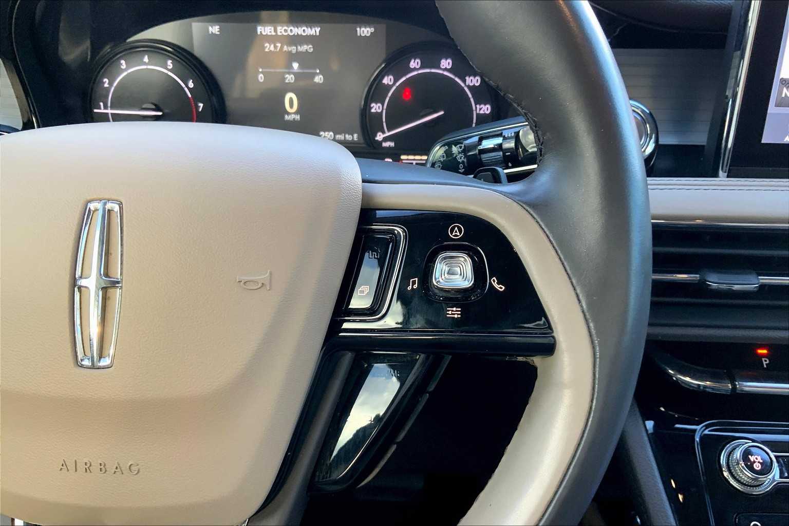 2020 Lincoln Corsair Standard photo 21