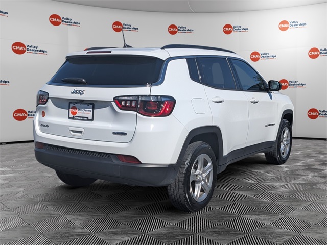 2024 Jeep Compass Latitude photo 2