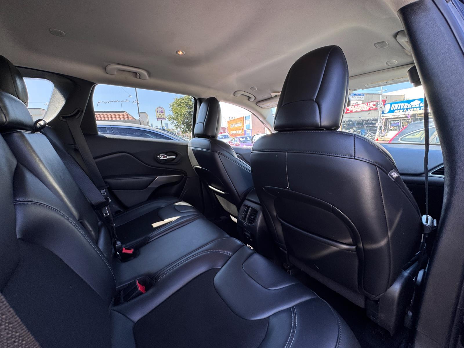 2020 Jeep Cherokee Latitude photo 25