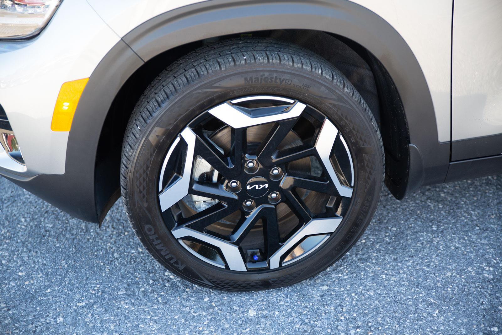 2025 Kia Seltos SX photo 9