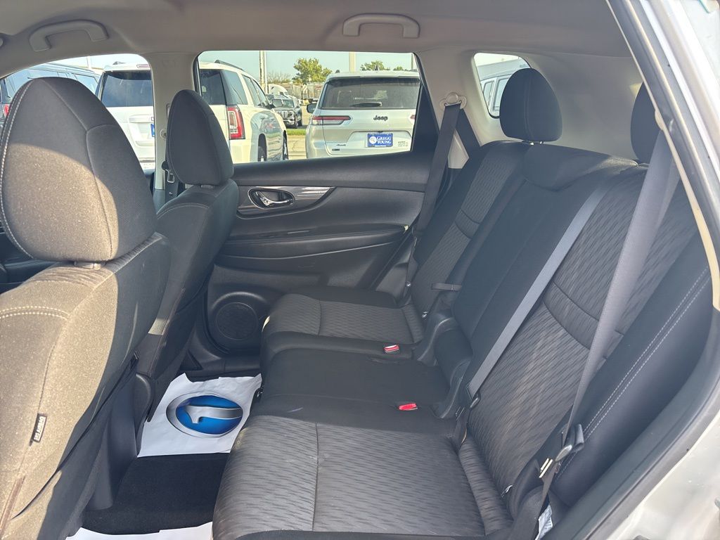 2018 Nissan Rogue SV photo 22