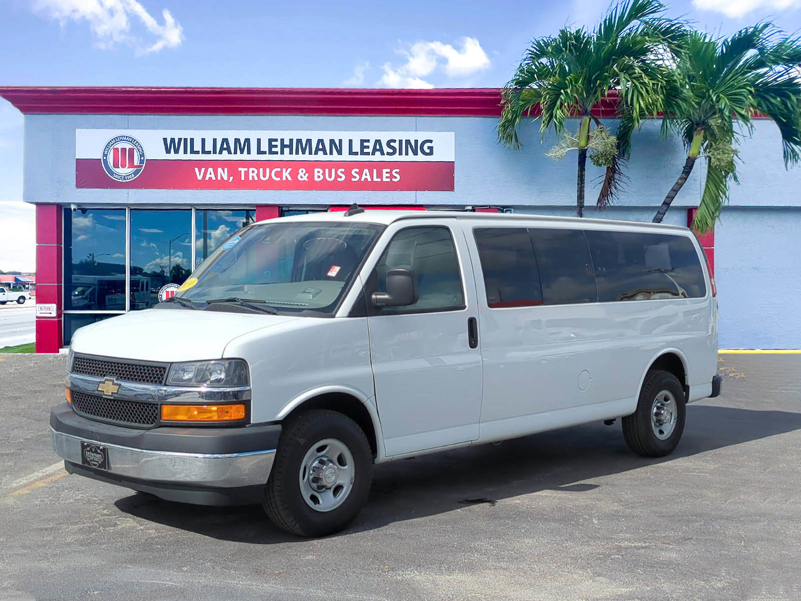 2019 Chevrolet Express Passenger LT's photo