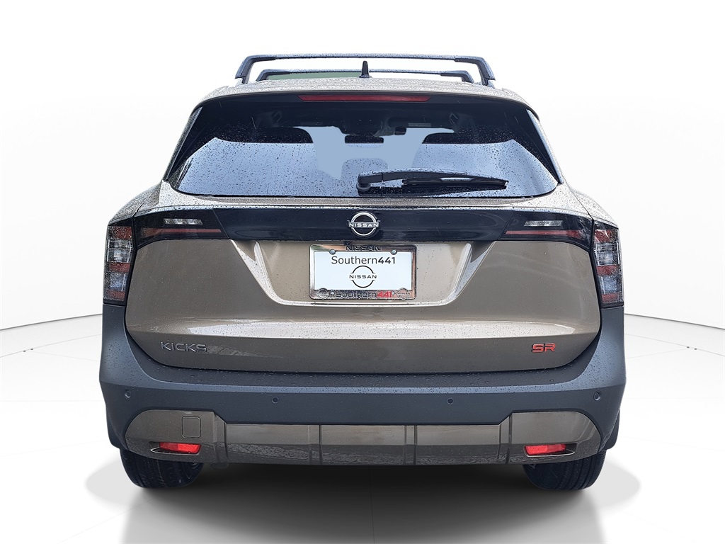 2026 Nissan Kicks SR photo 5
