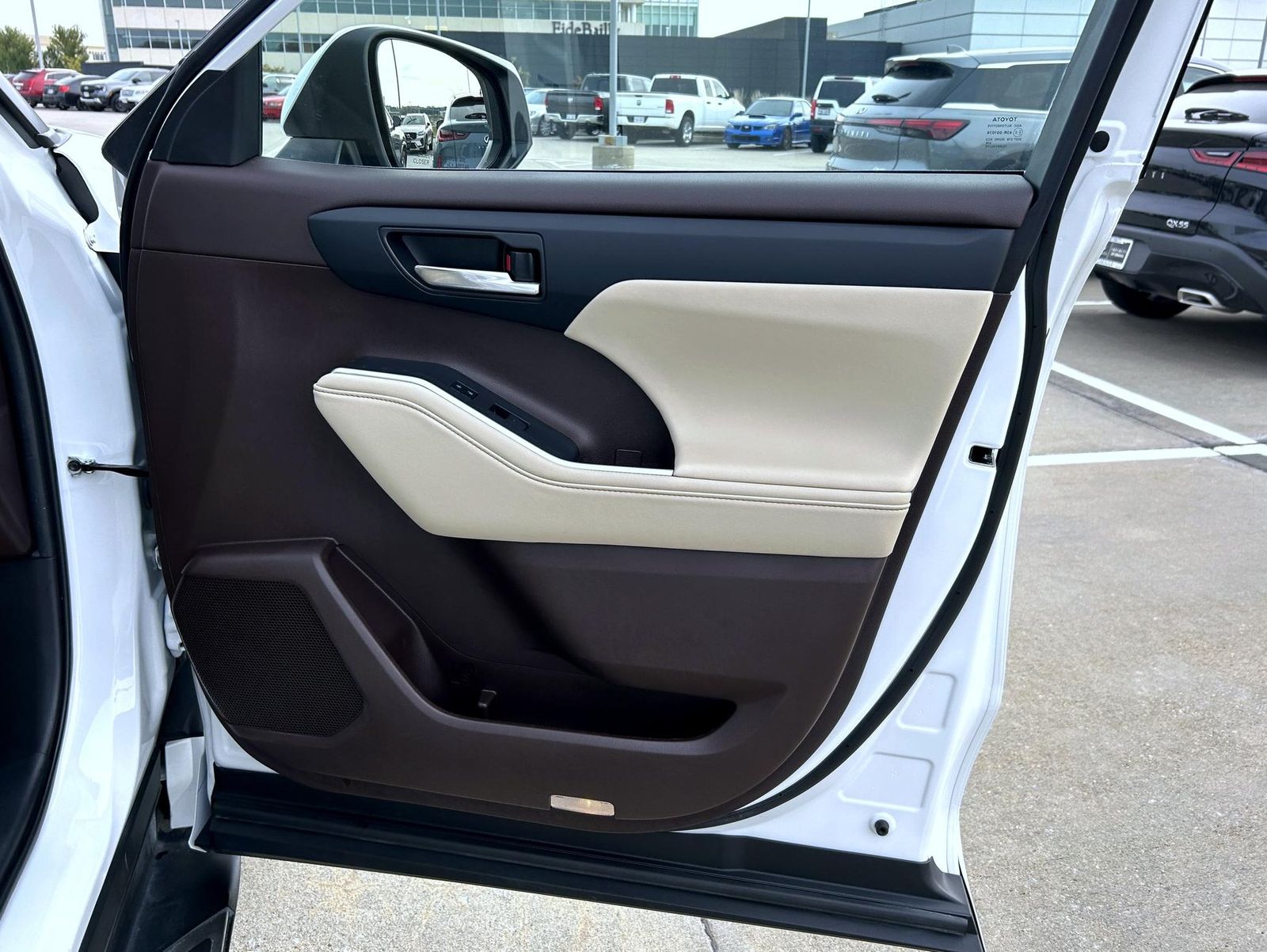 2022 Toyota Highlander Hybrid XLE photo 16