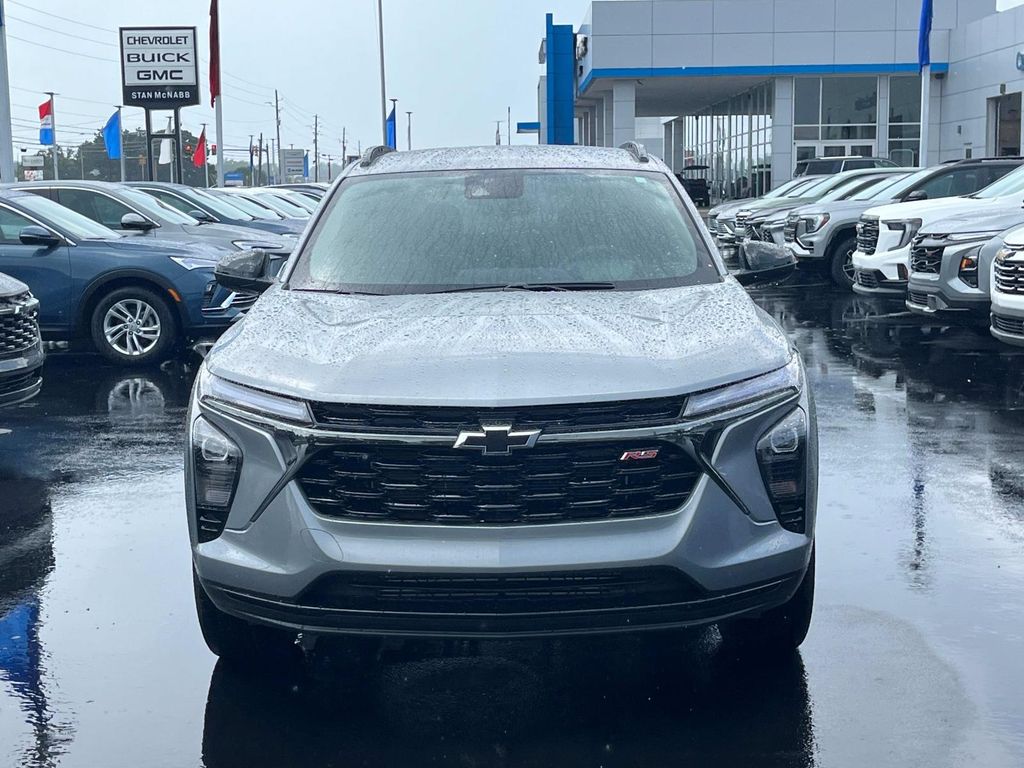 2025 Chevrolet Trax photo 2