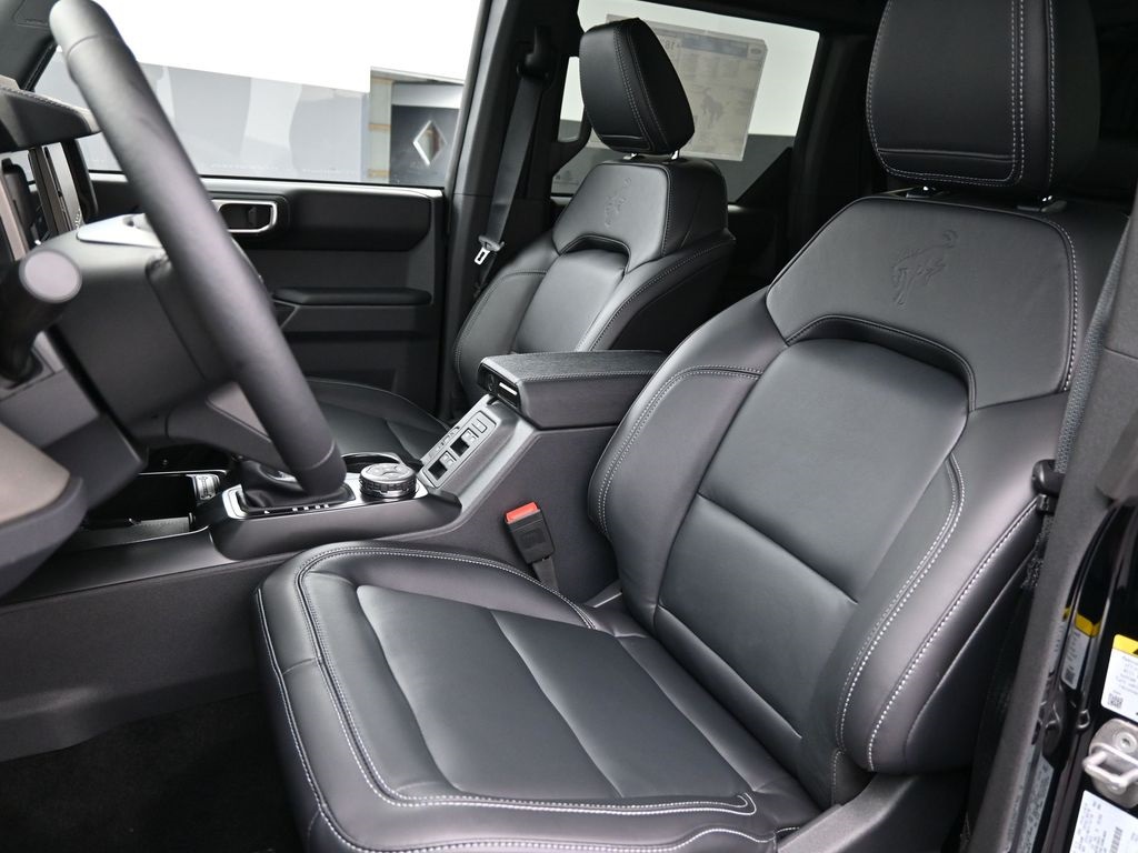 2025 Ford Bronco Outer Banks photo 10