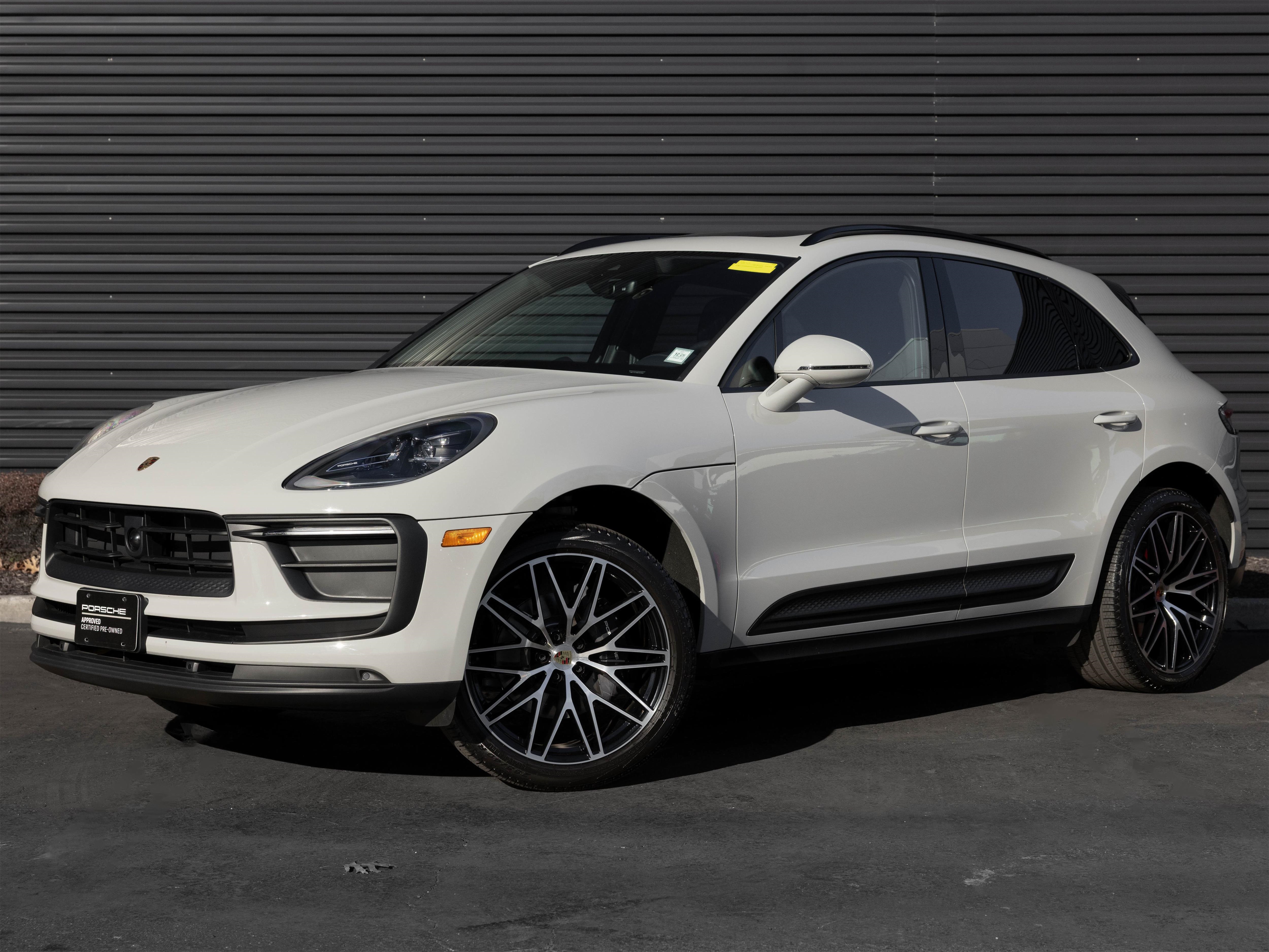 2025 Porsche Macan Base's photo