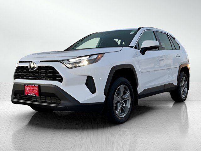 2025 Toyota RAV4 XLE's photo