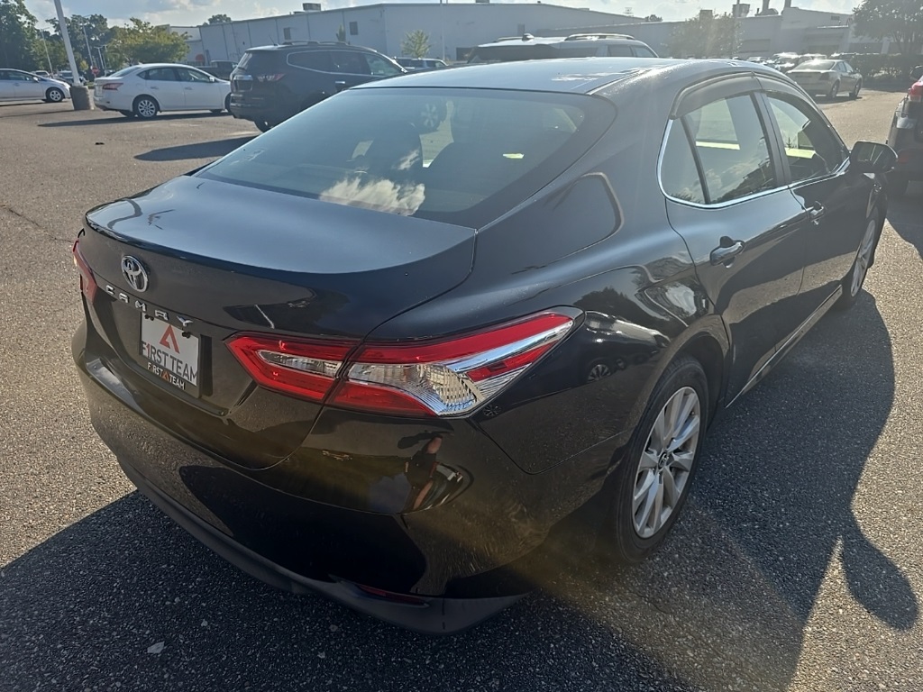 2018 Toyota Camry LE photo 5