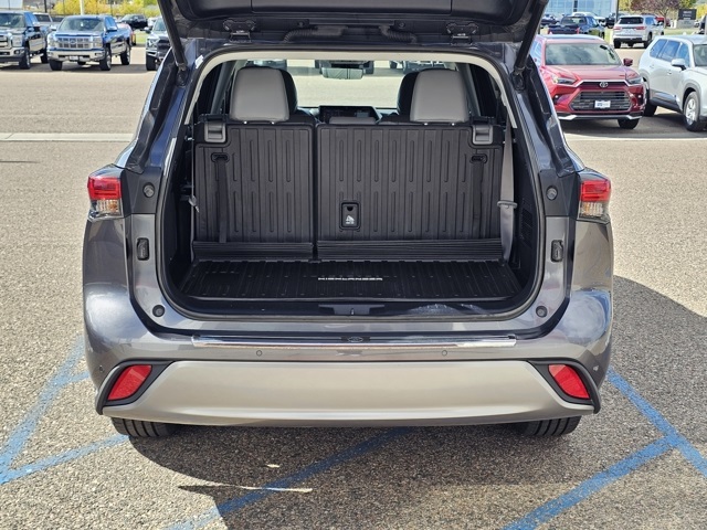 2021 Toyota Highlander Hybrid Platinum photo 4