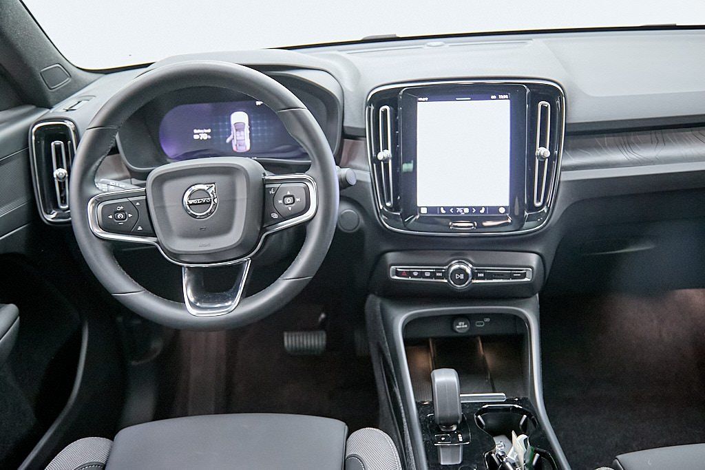 2023 VOLVO C40 - Image 25