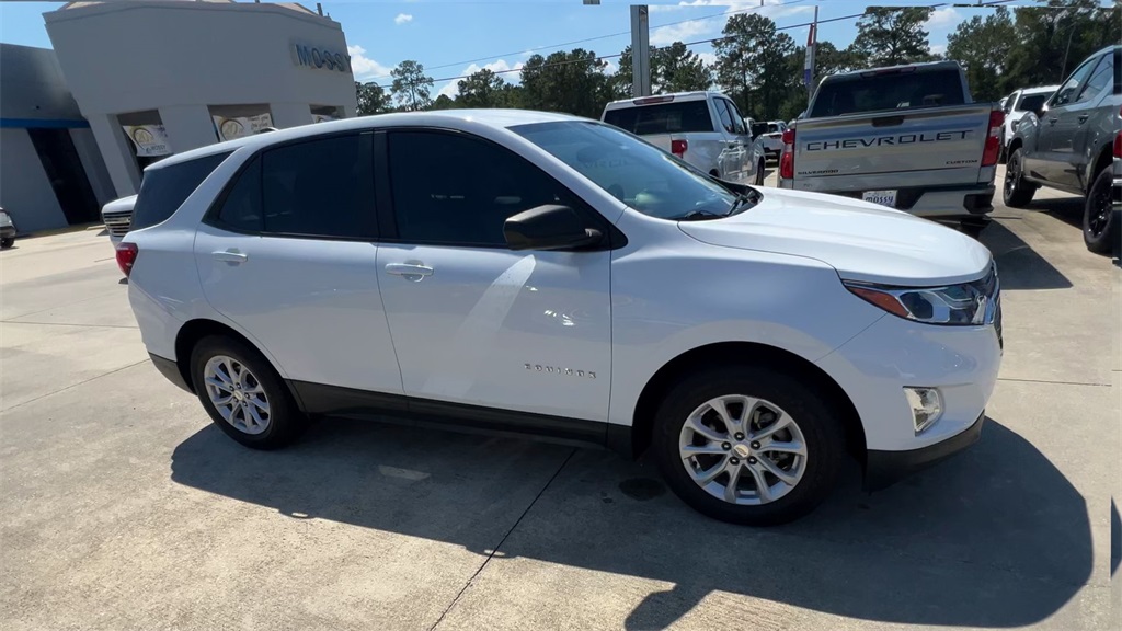2021 Chevrolet Equinox LS photo 2