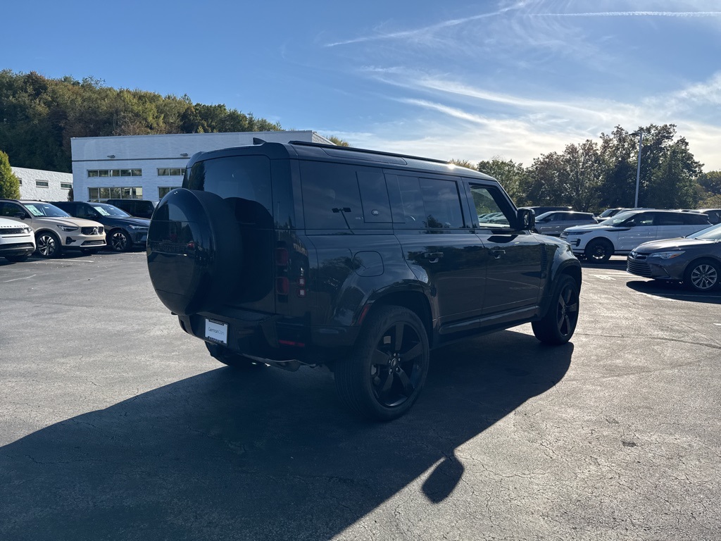 2024 Land Rover Defender 110 X-Dynamic SE photo 3