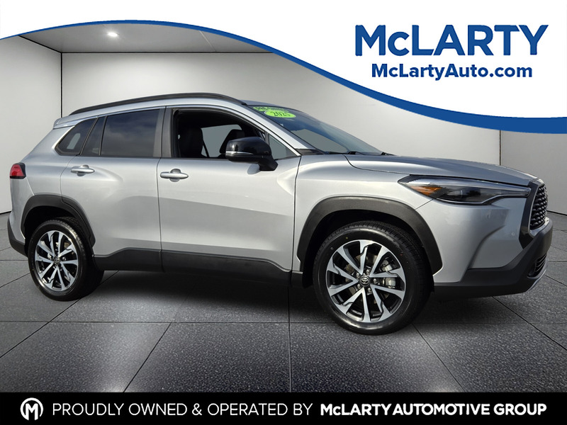 2025 Toyota Corolla Cross XLE's photo