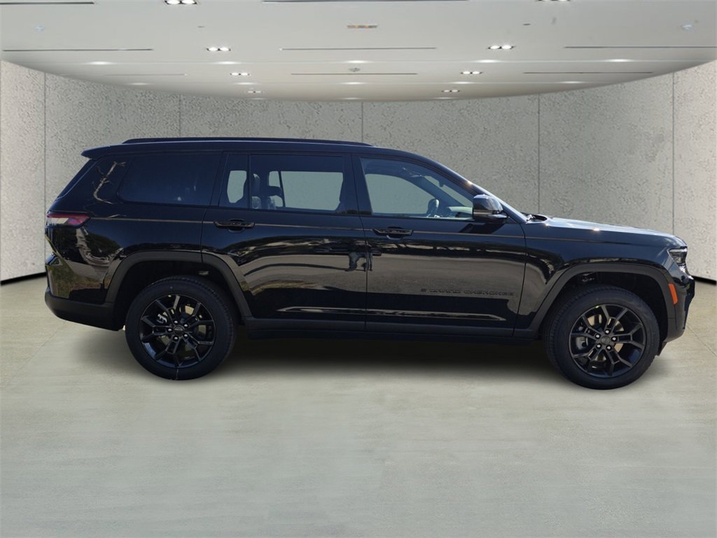 2025 Jeep Grand Cherokee Limited photo 3