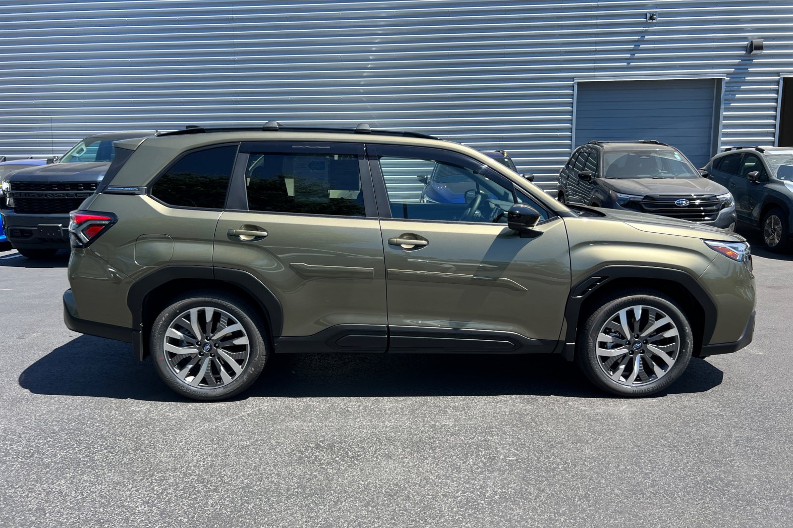 2025 Subaru Forester Touring photo 3