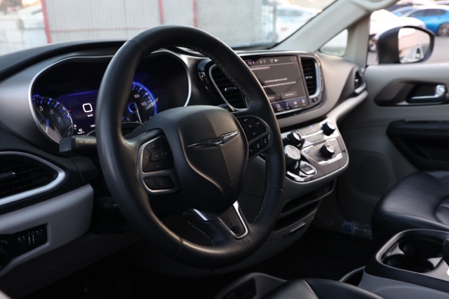 2023 Chrysler Pacifica Touring L photo 12