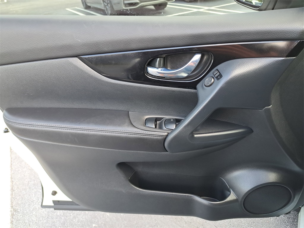 2021 Nissan Rogue Sport SV photo 19