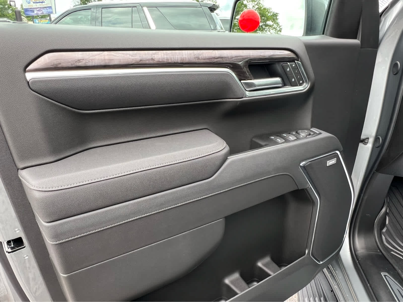 2025 Chevrolet Silverado 1500 LTZ photo 8