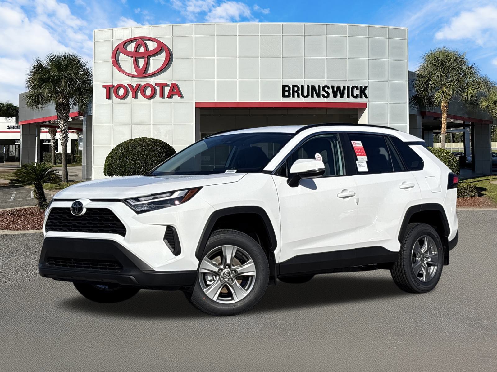2025 Toyota RAV4 XLE's photo