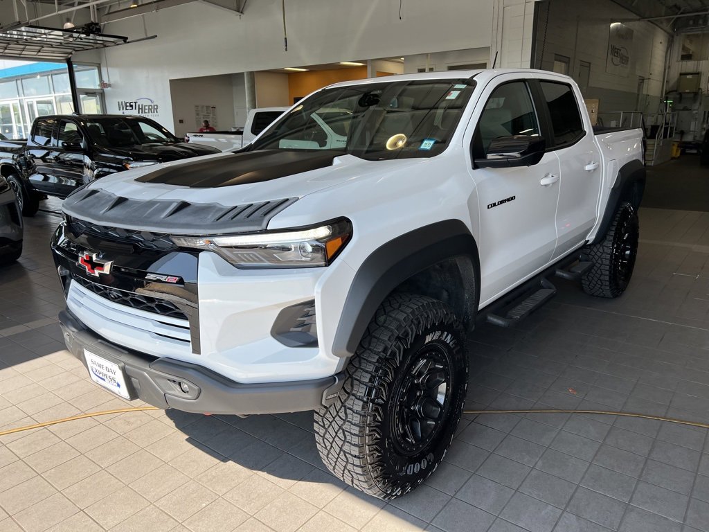 2024 Chevrolet Colorado ZR2 photo 3