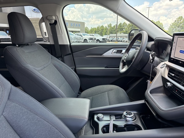 2025 Ford Explorer photo 14