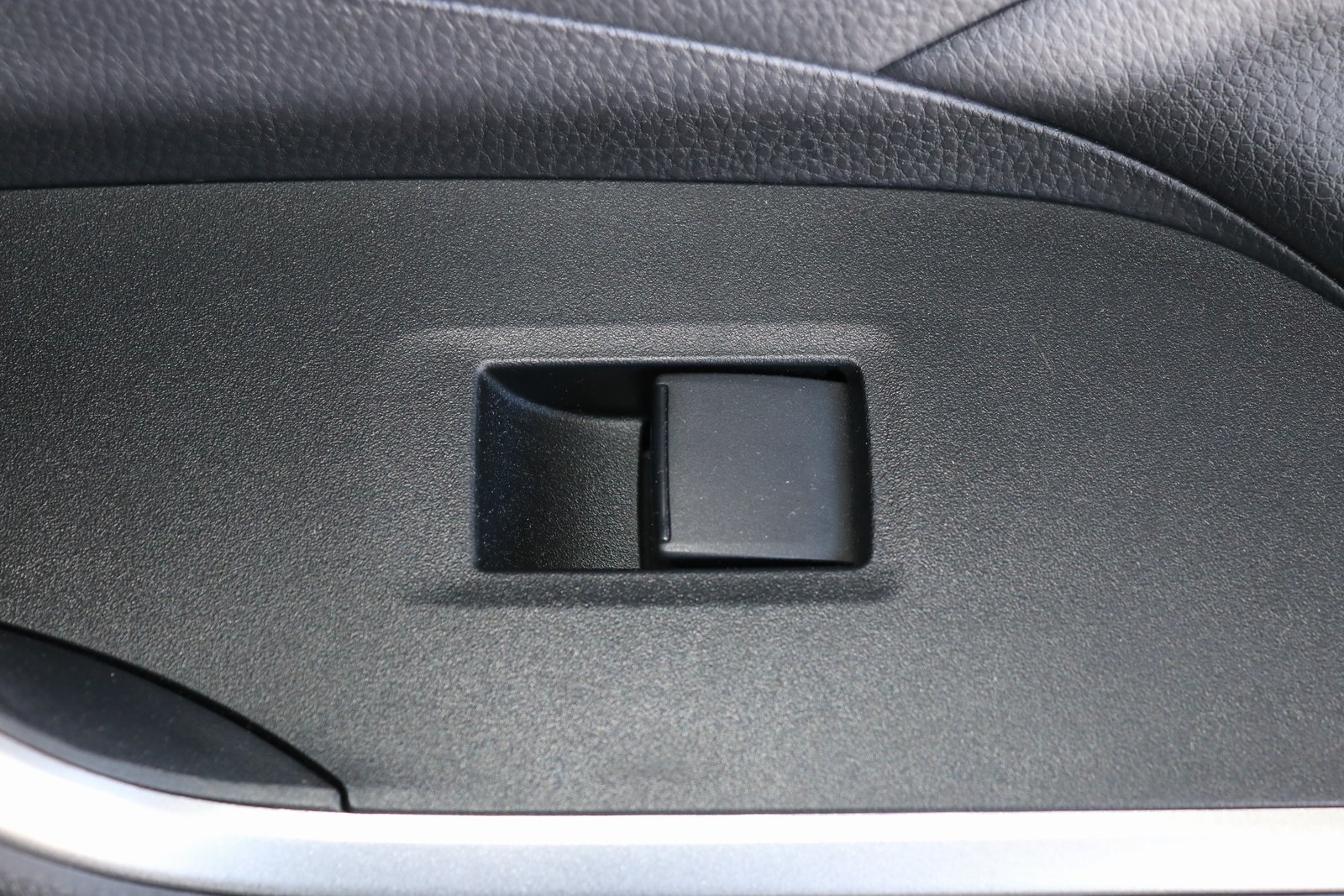 2020 Toyota RAV4 LE photo 24