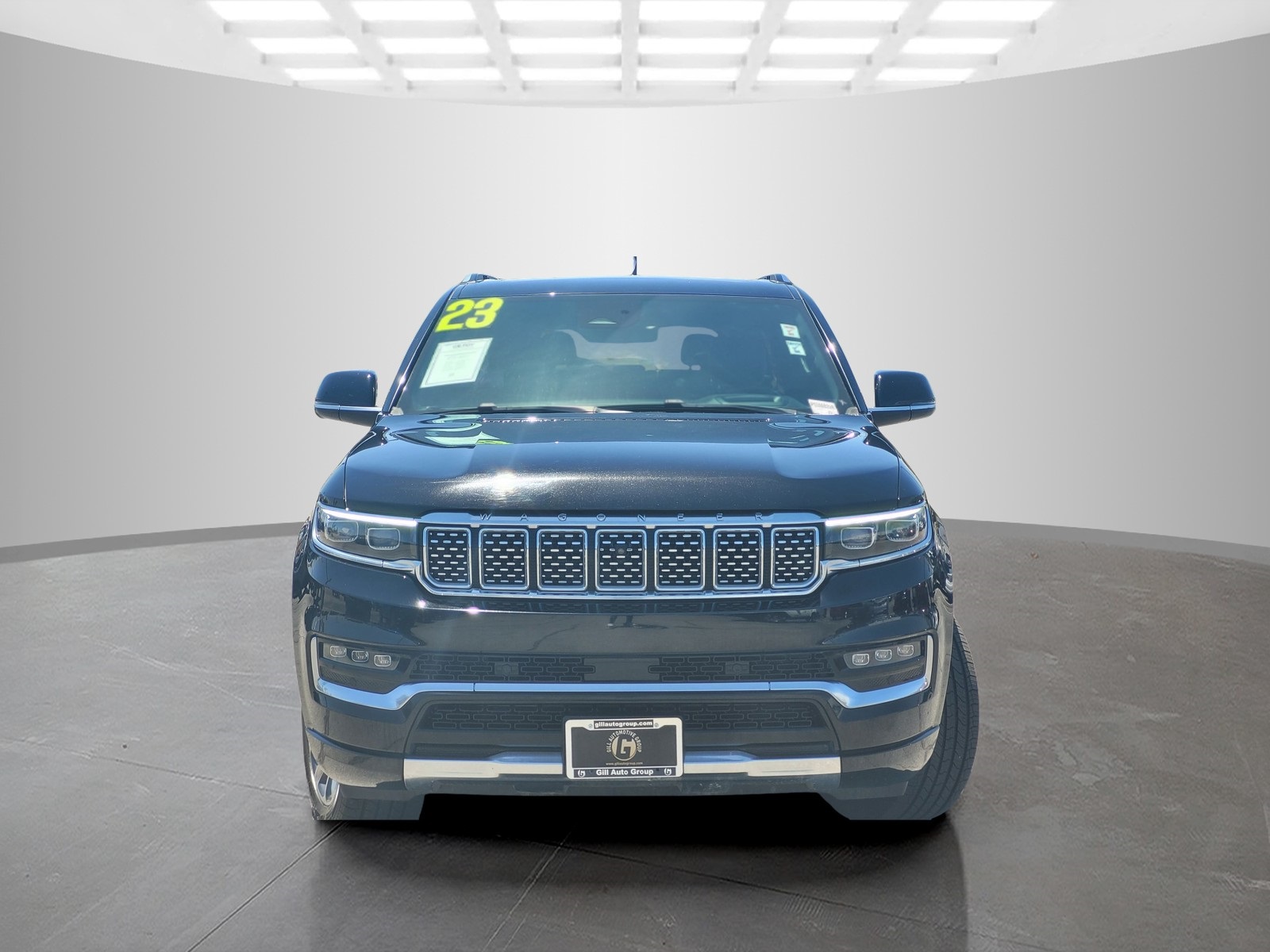 2023 Jeep Grand Wagoneer II photo 2