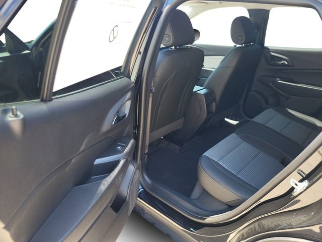 2025 Chevrolet Trax LT photo 19