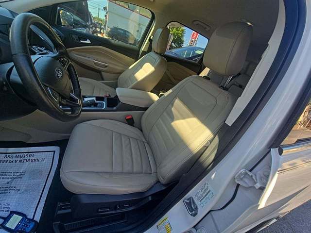2019 Ford Escape Titanium photo 3
