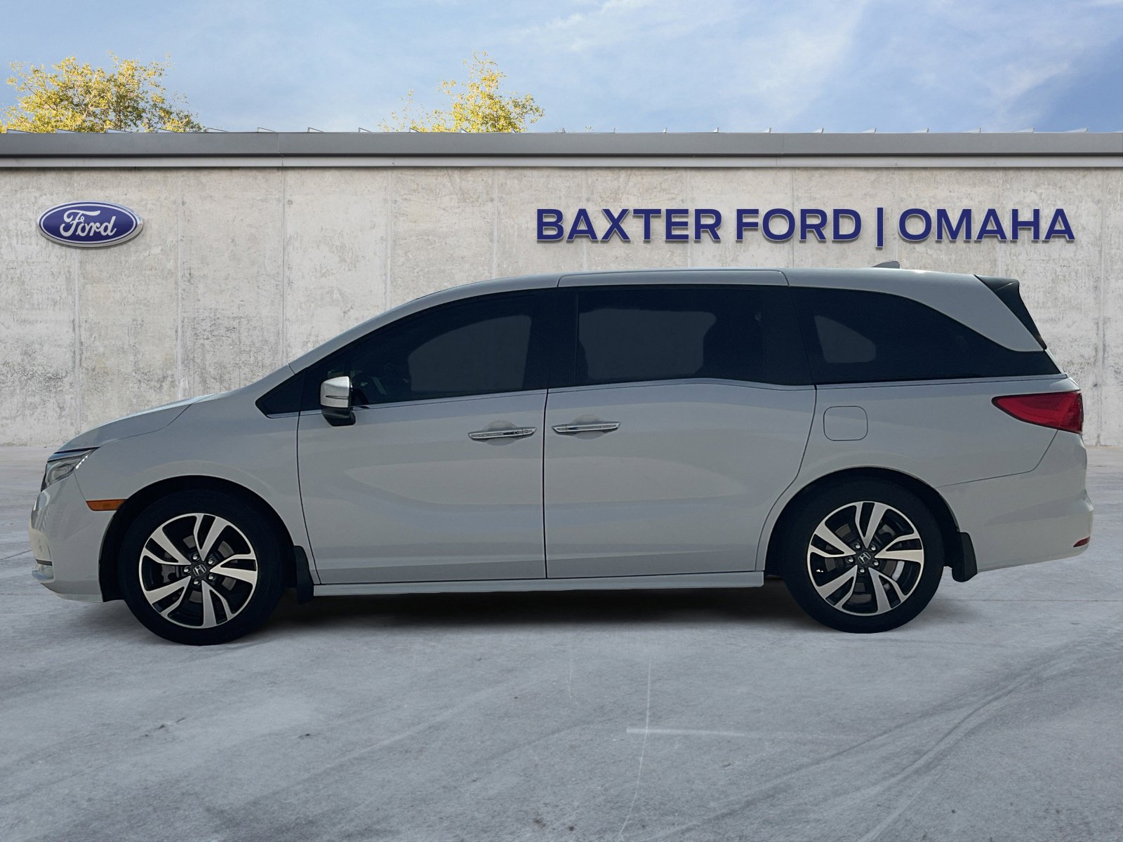 2023 Honda Odyssey Touring photo 4