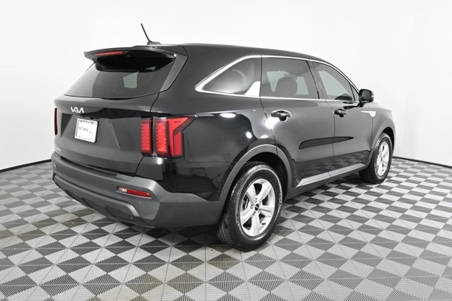 2023 Kia Sorento LX photo 6