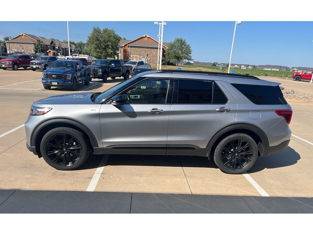 2022 Ford Explorer ST-Line photo 4