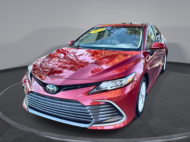 2024 Toyota Camry LE's photo